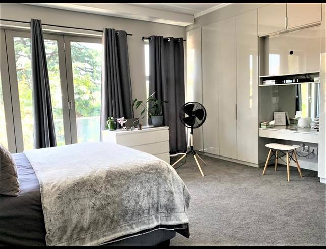 3 BEDROOM APARTMENT FOR SALE IN HYDE PARK